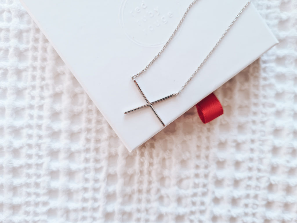 silver kiss necklace gifts for her